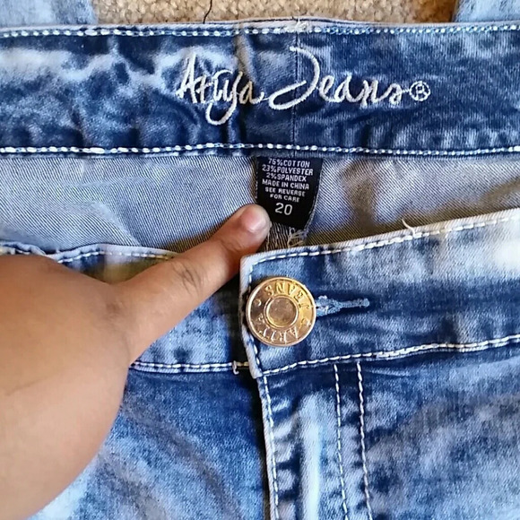 Vintage Acid Washed Jeans - Picture 2 of 9